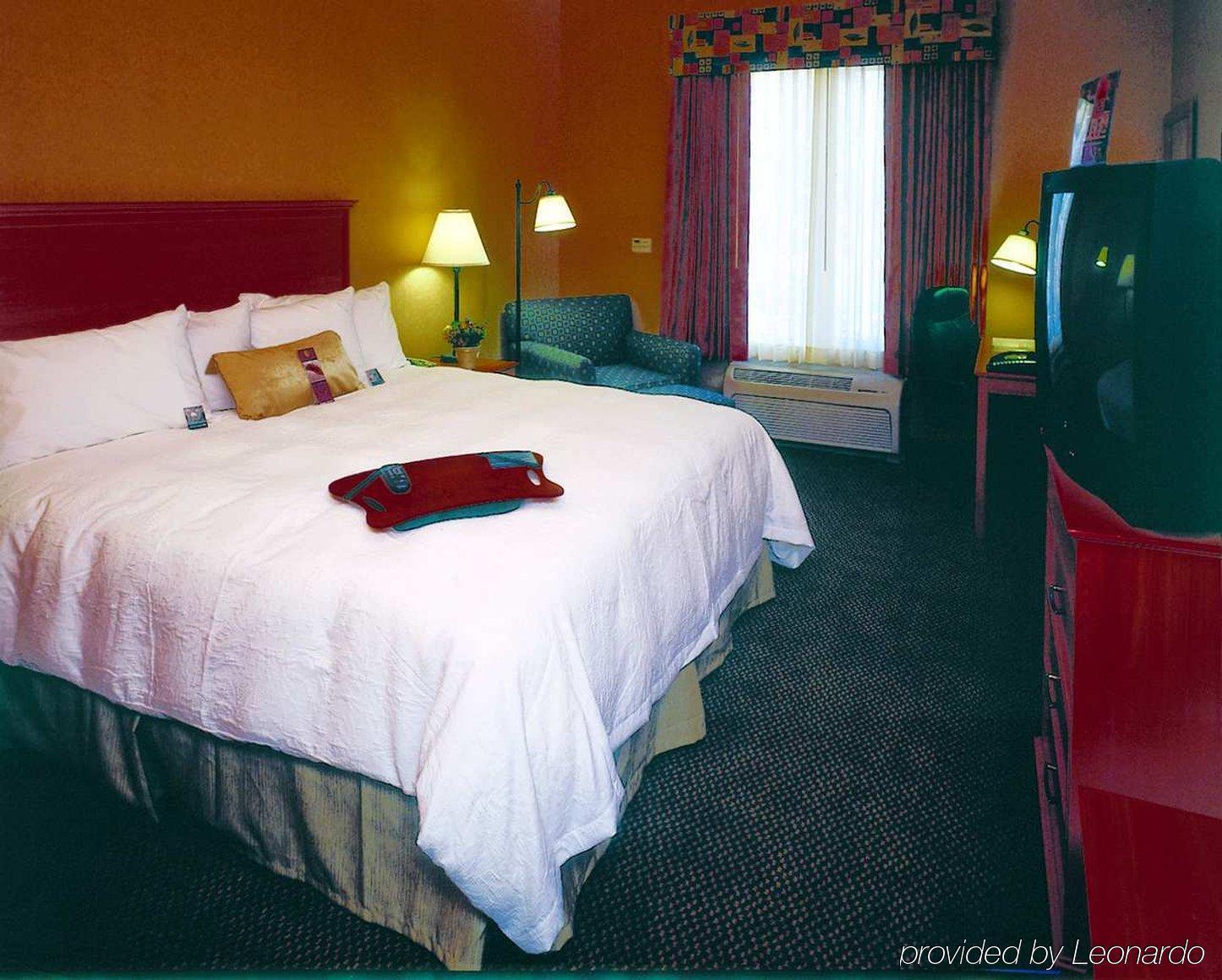 Hampton Inn & Suites Lathrop Pokoj fotografie