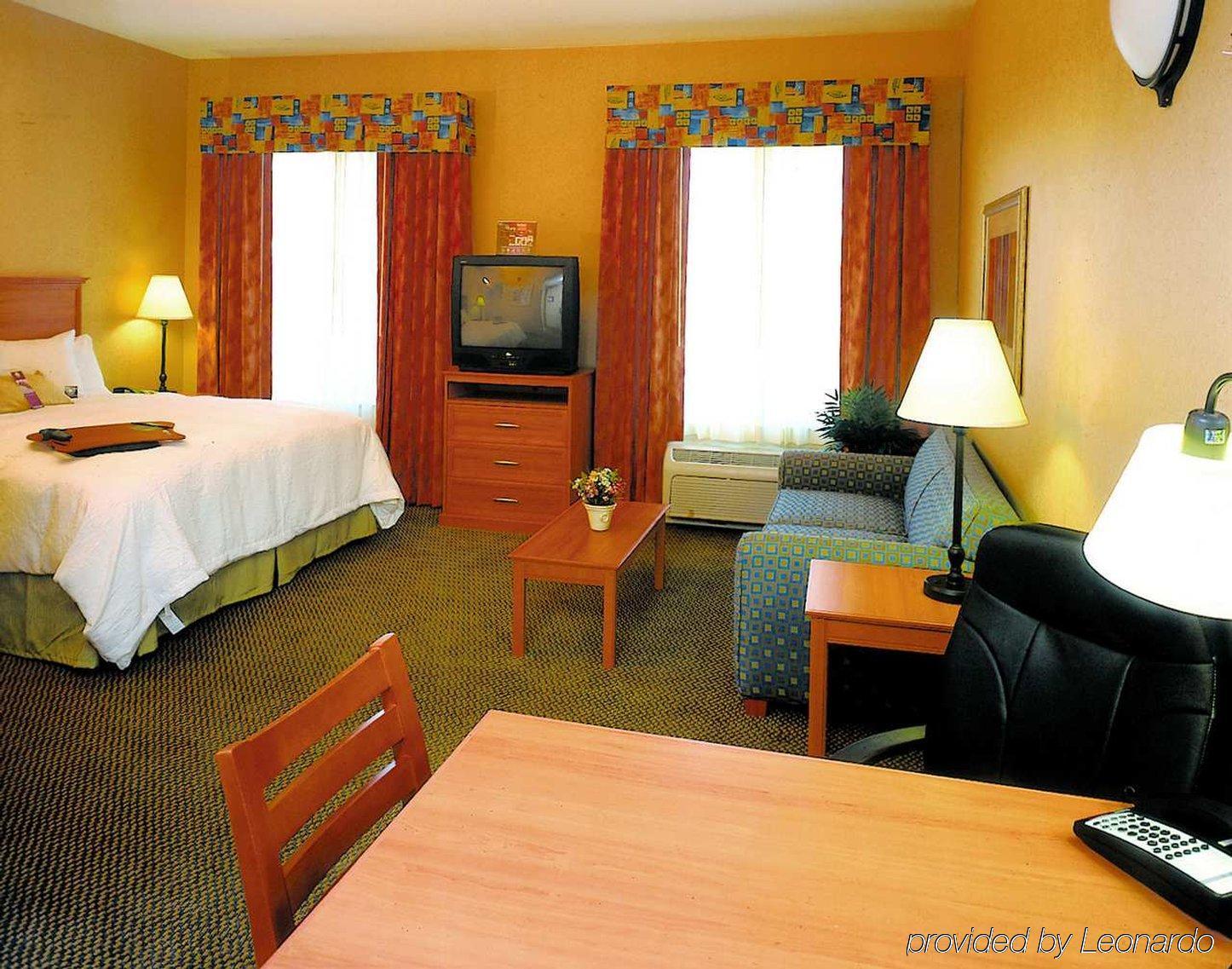 Hampton Inn & Suites Lathrop Pokoj fotografie