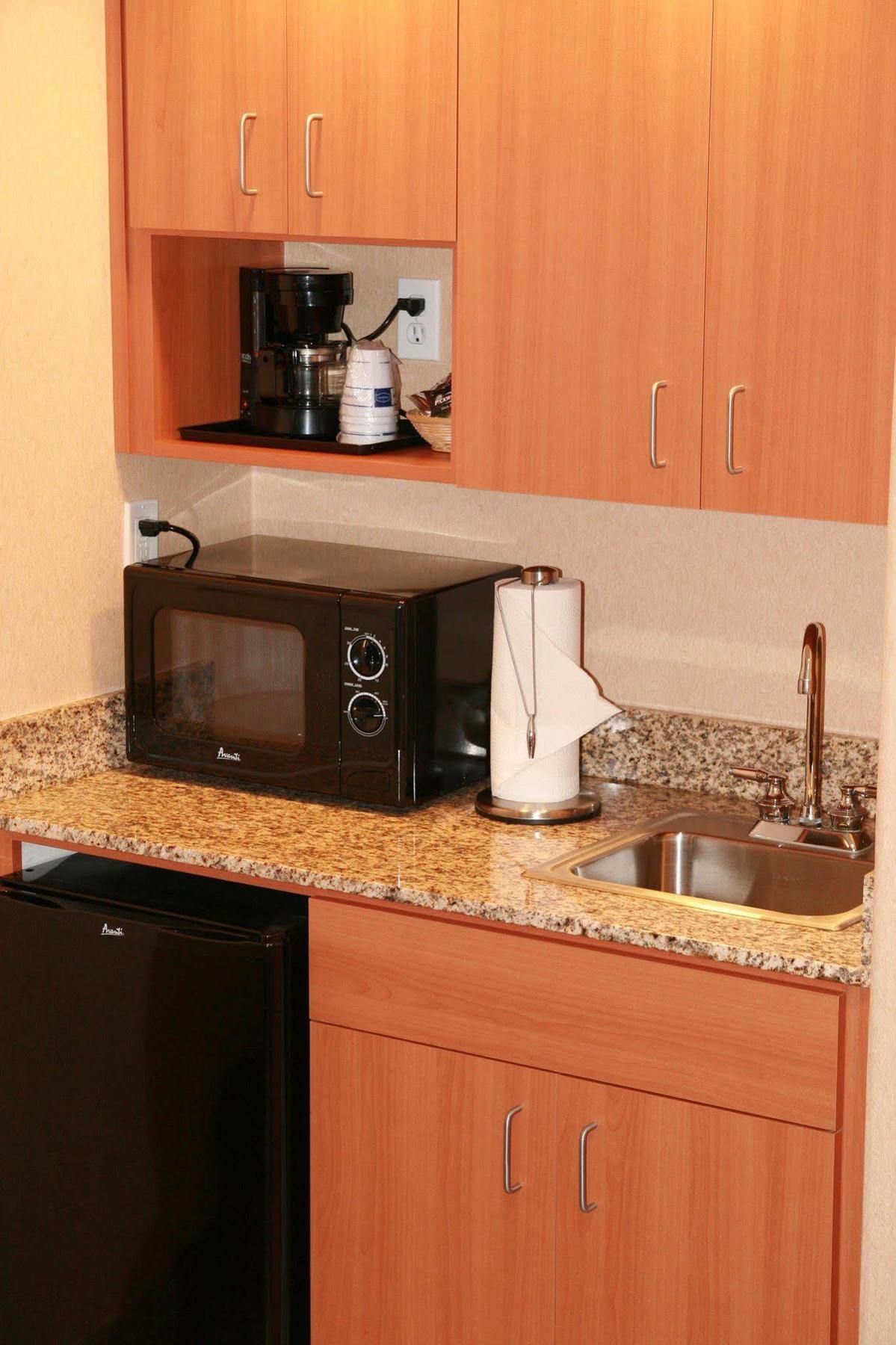 Hampton Inn & Suites Lathrop Pokoj fotografie