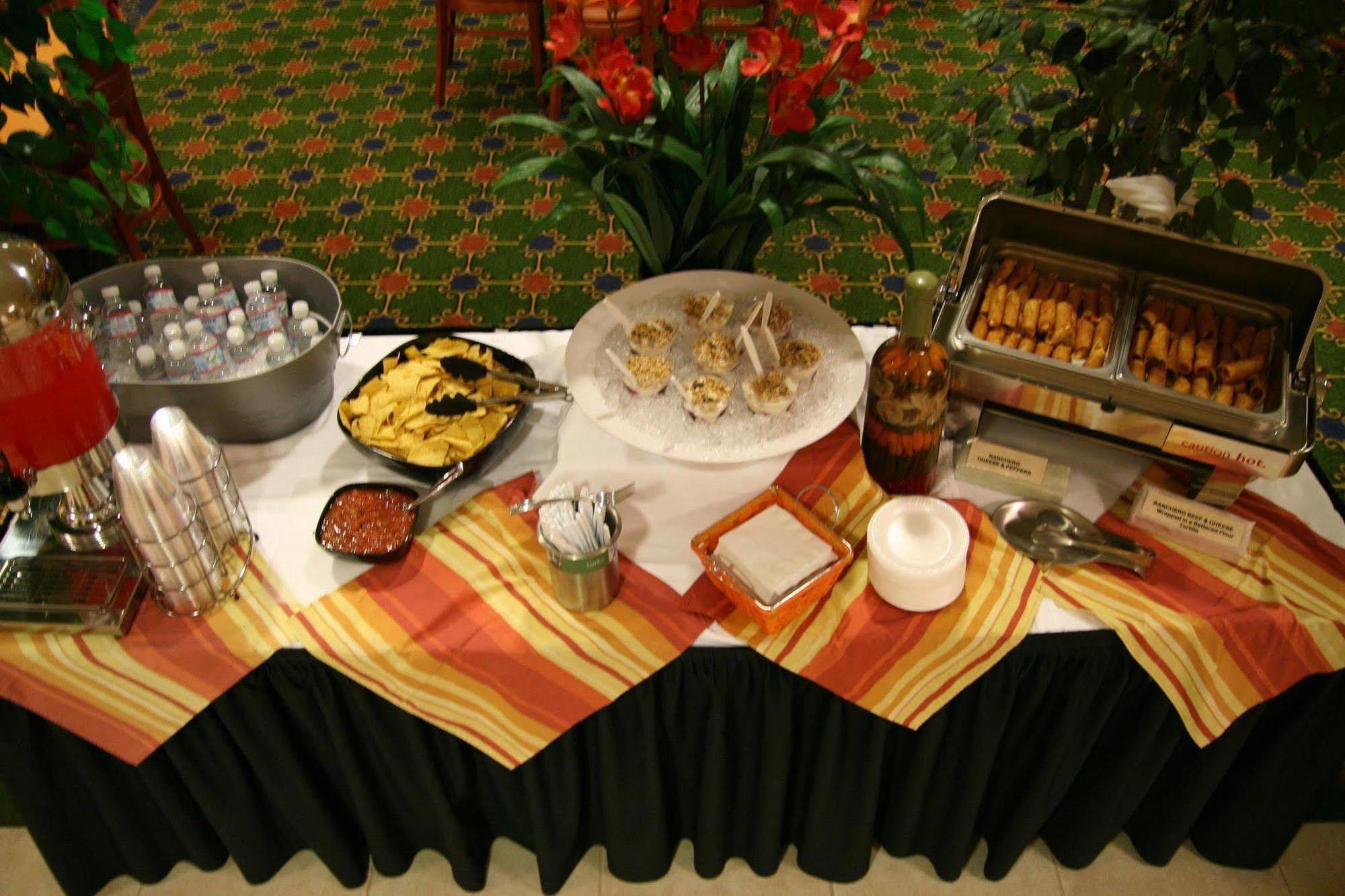 Hampton Inn & Suites Lathrop Restaurace fotografie